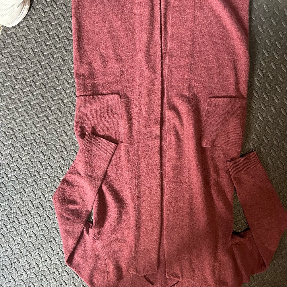 Express Women's Sweater in Burgundy